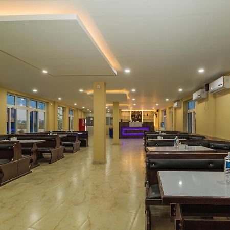 Sisai Park Village Chitwan Extérieur photo