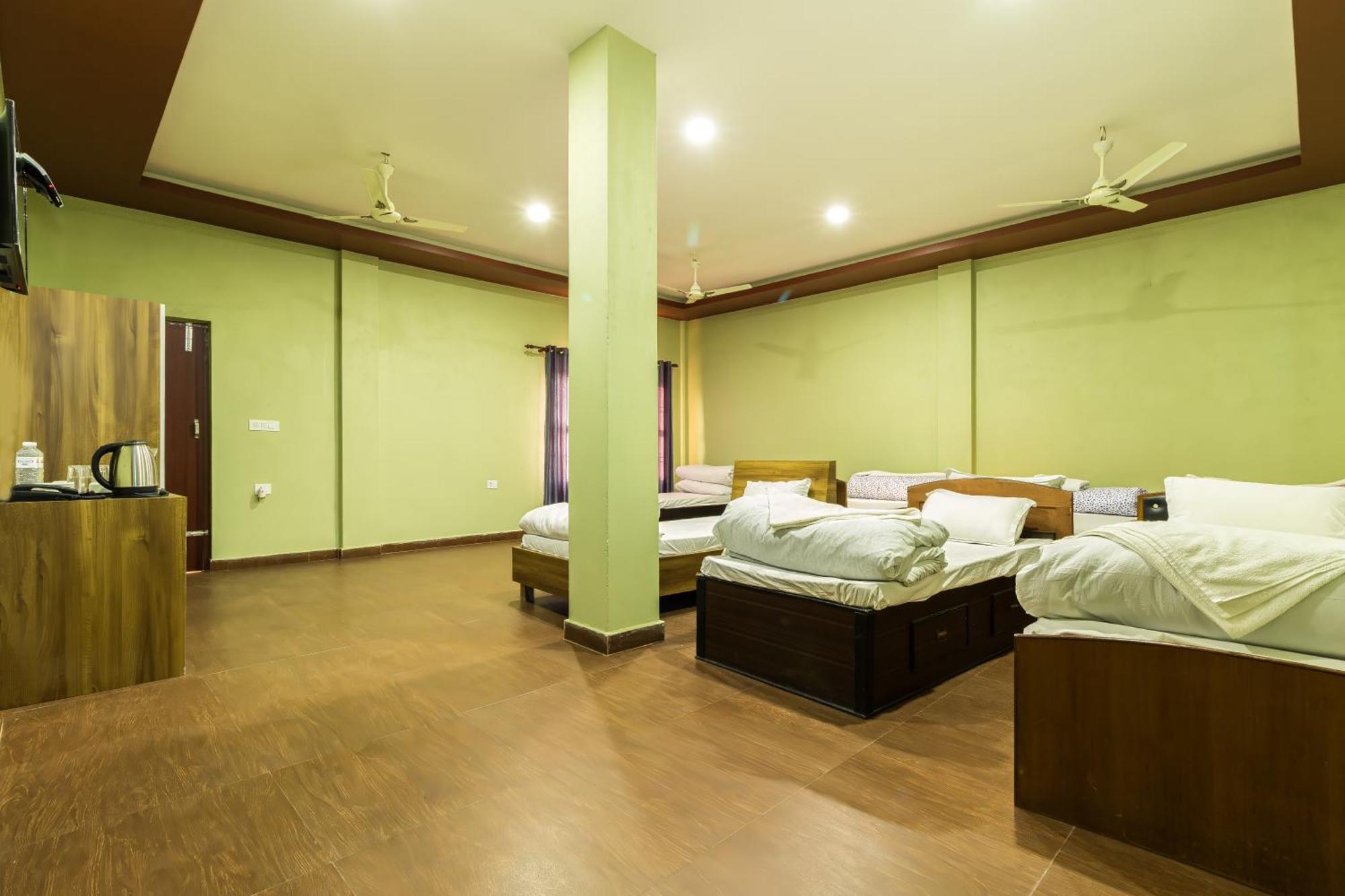 Sisai Park Village Chitwan Extérieur photo