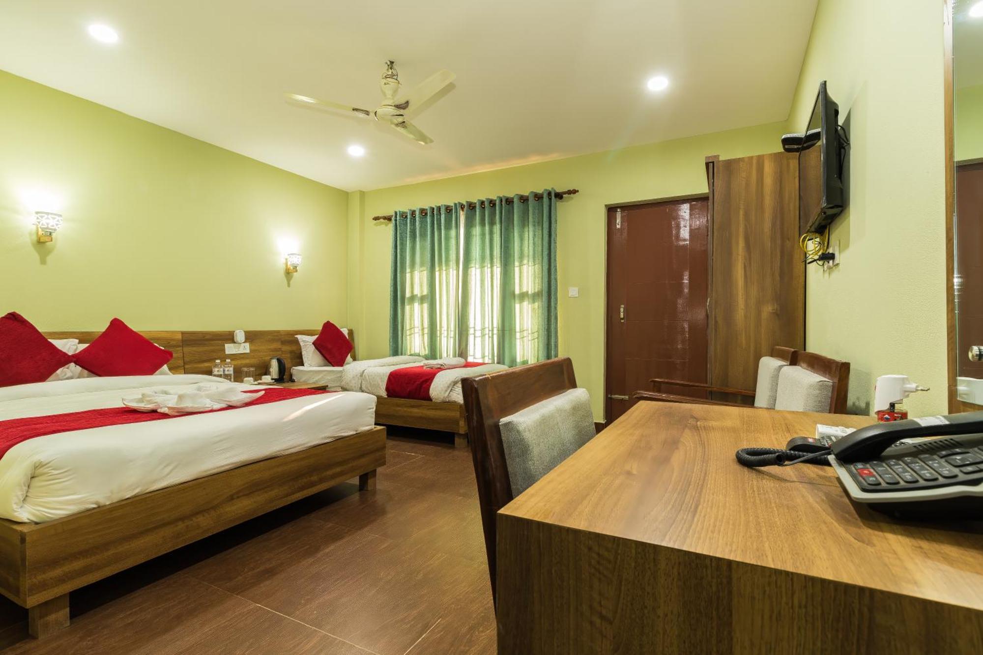 Sisai Park Village Chitwan Extérieur photo