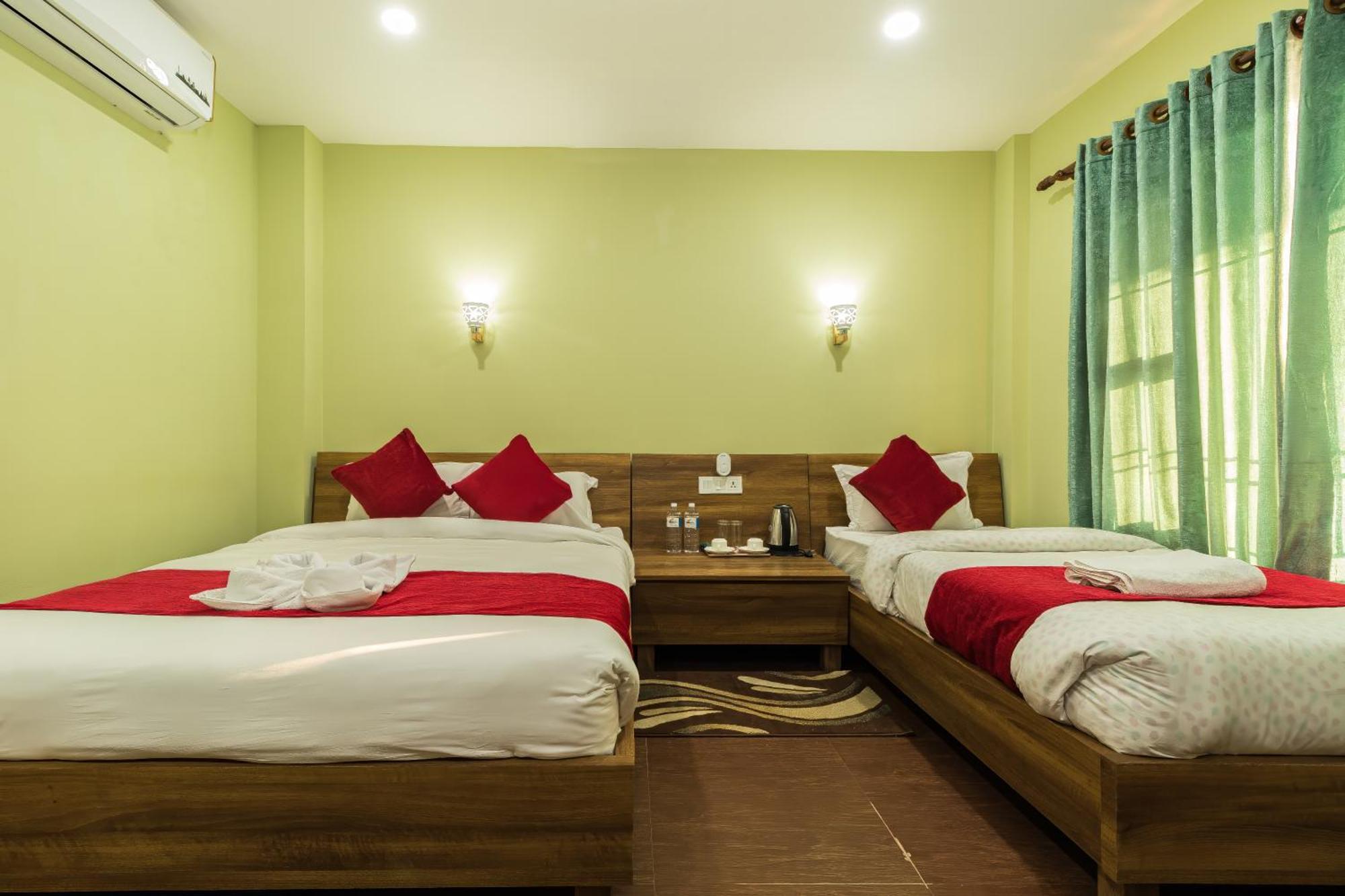 Sisai Park Village Chitwan Extérieur photo
