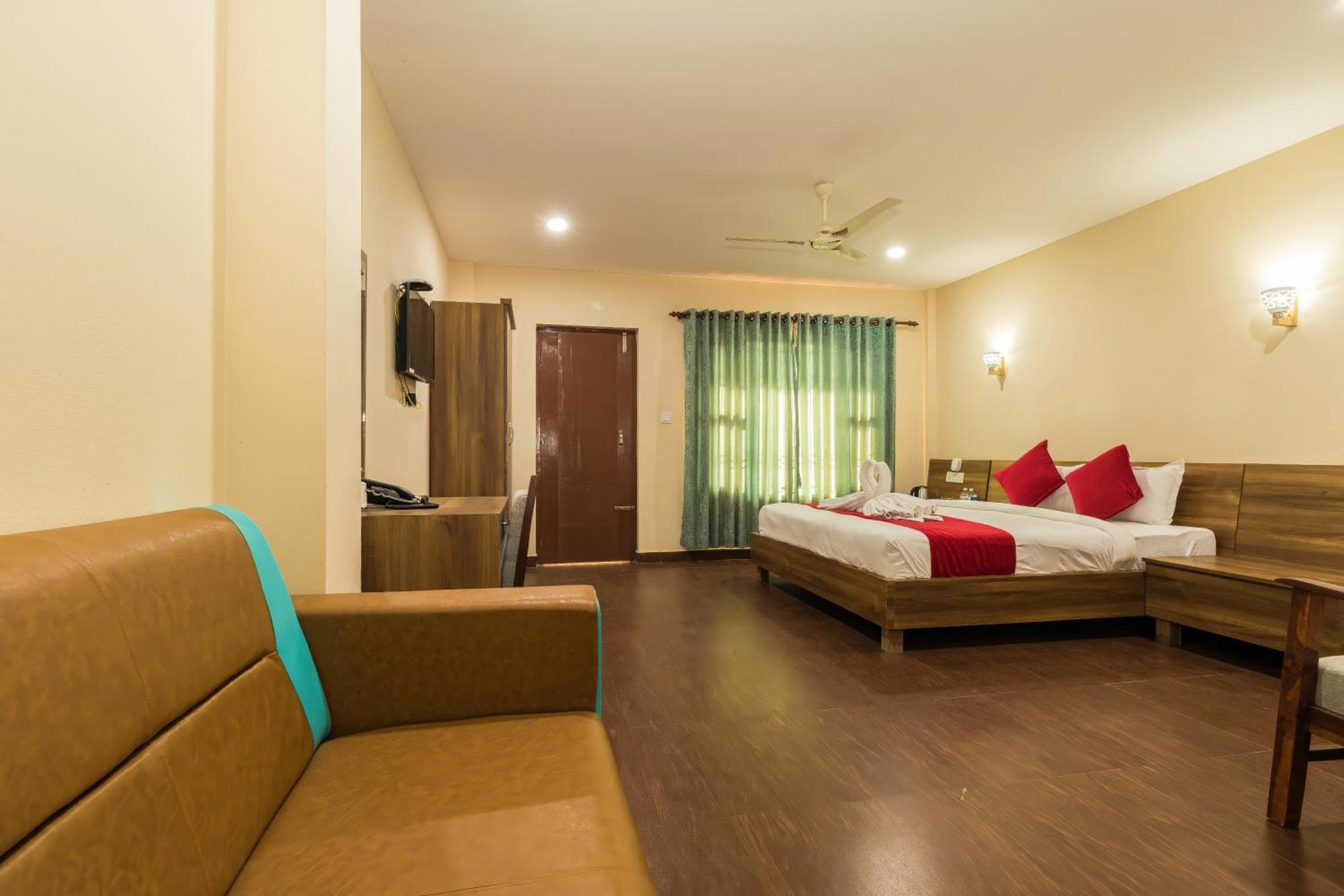 Sisai Park Village Chitwan Extérieur photo